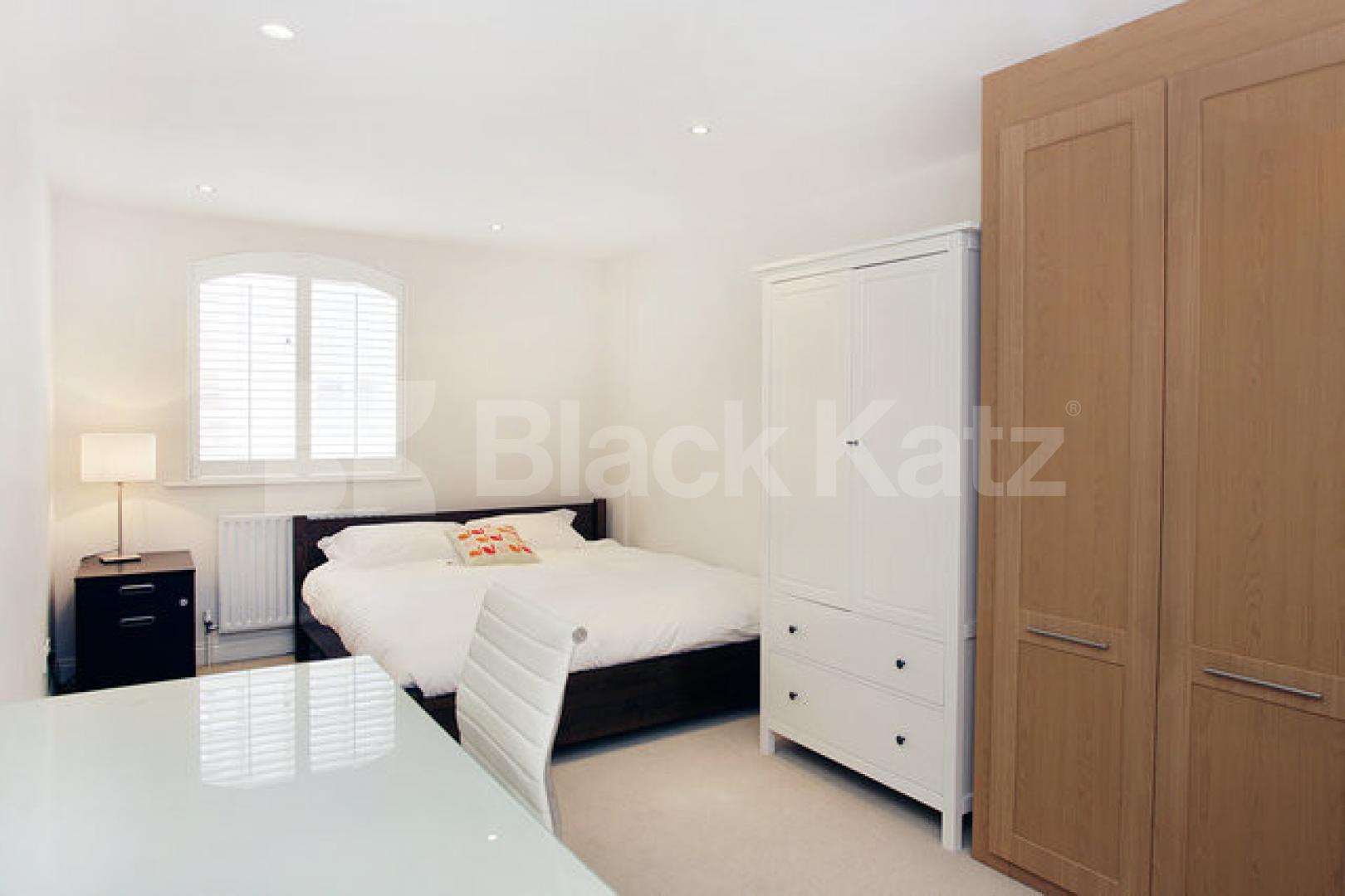 			NEW INSTRUCTION  (Includes Parking), 2 Bedroom, 1 bath, 1 reception Apartment			 Lion Court Shand Street, London Bridge